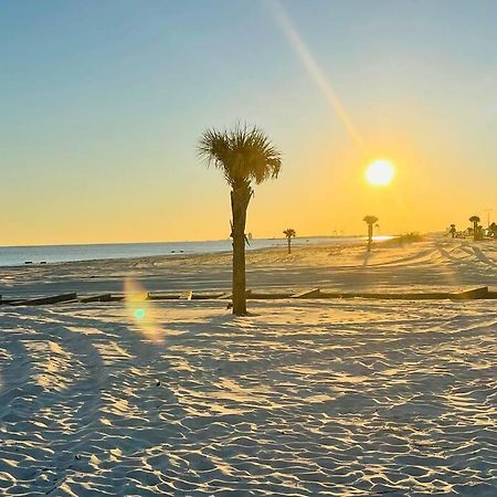 Feels Like Home Escape, 1/2 Mile To Beach Gulfport Exteriör bild