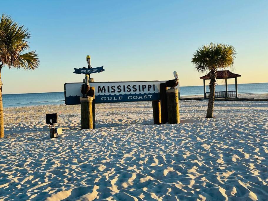 Feels Like Home Escape, 1/2 Mile To Beach Gulfport Exteriör bild