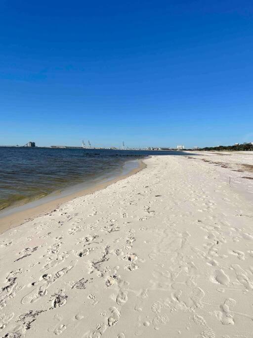 Feels Like Home Escape, 1/2 Mile To Beach Gulfport Exteriör bild