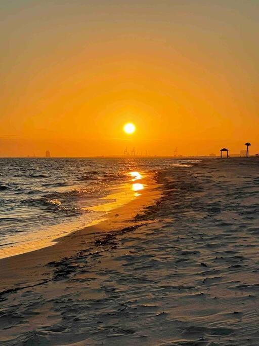 Feels Like Home Escape, 1/2 Mile To Beach Gulfport Exteriör bild